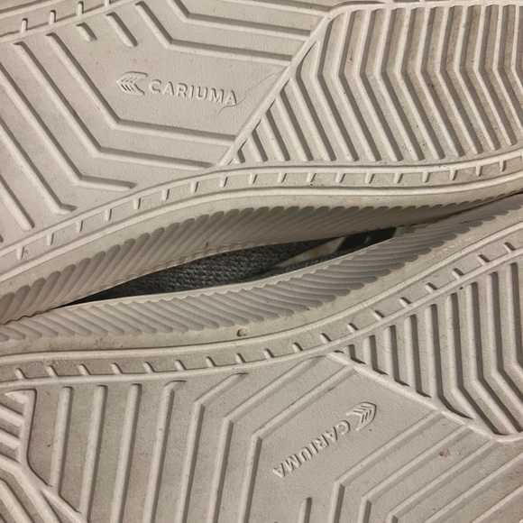 Cariuma sustainable canvas sneakers size 8 - Picture 7 of 8